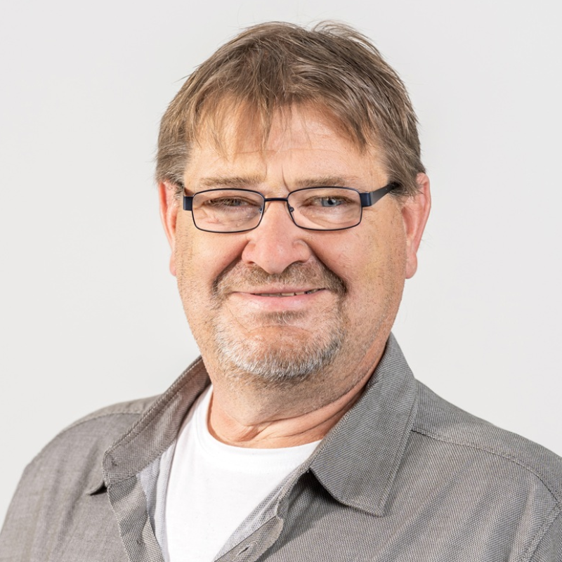  Bernhard Neumann